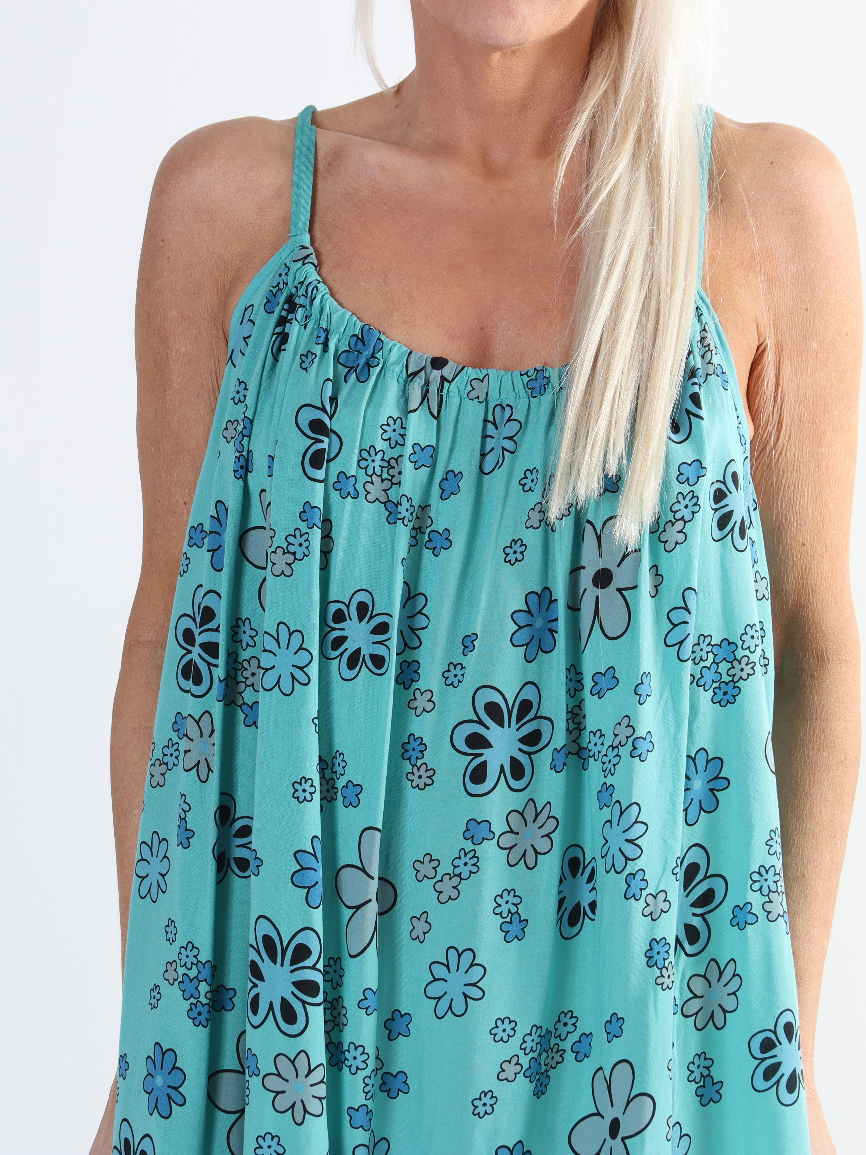 Sunshines Flower - Lätt viskosklänning med blommönster i stora storlekar